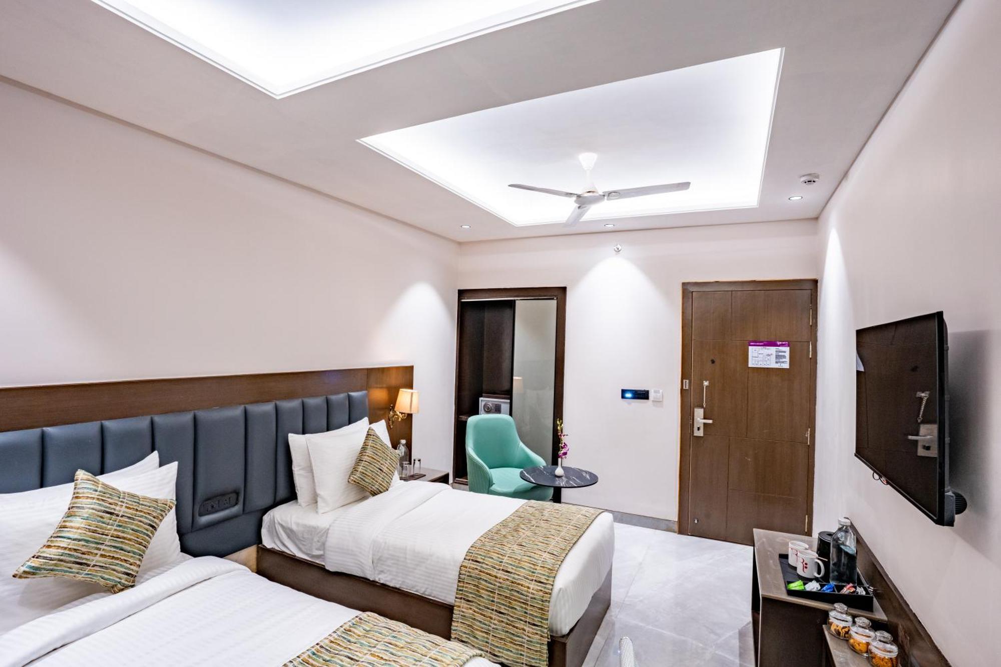Regenta Place Raaj Agra, Tajganj Агра Экстерьер фото