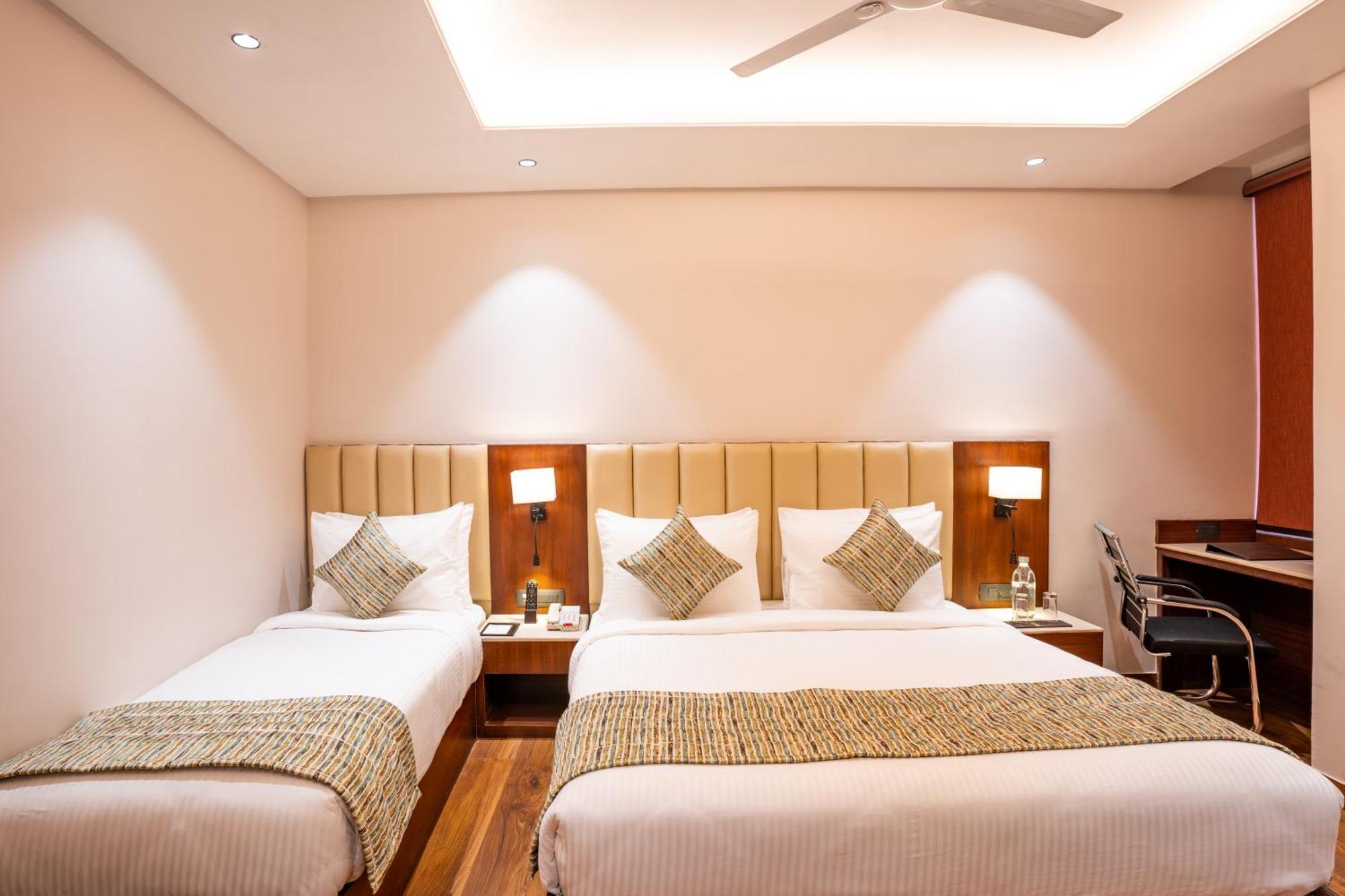 Regenta Place Raaj Agra, Tajganj Агра Экстерьер фото